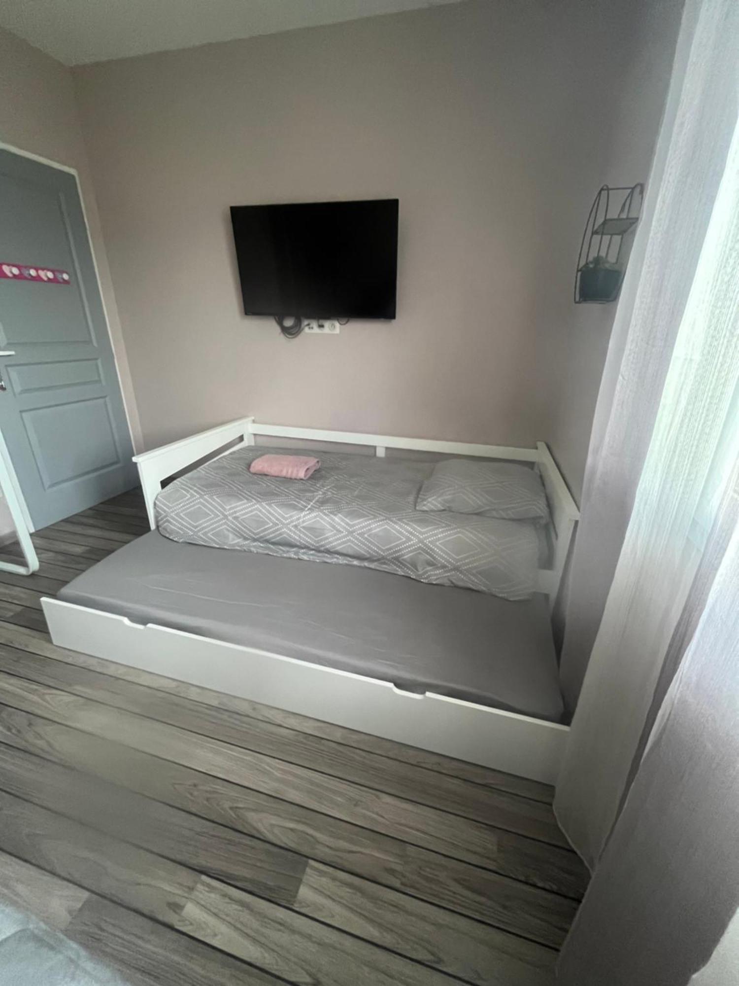 Chambres D'Hotes Chez Estelle Creches-sur-Saone Exterior photo